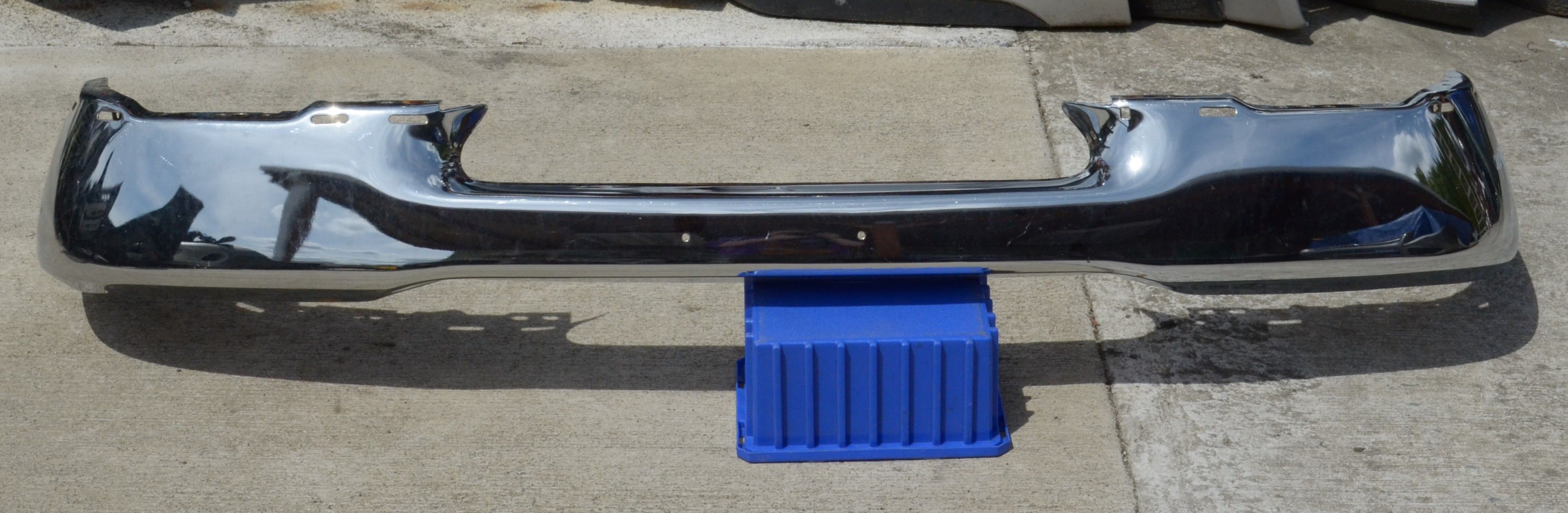 USED REF#M049 || 2001-2008 MAZDA B4000 || FRONT METAL BUMPER