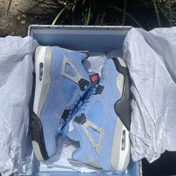 Jordan 4 Retro University Blue