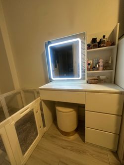 4 drawer vanity in white
