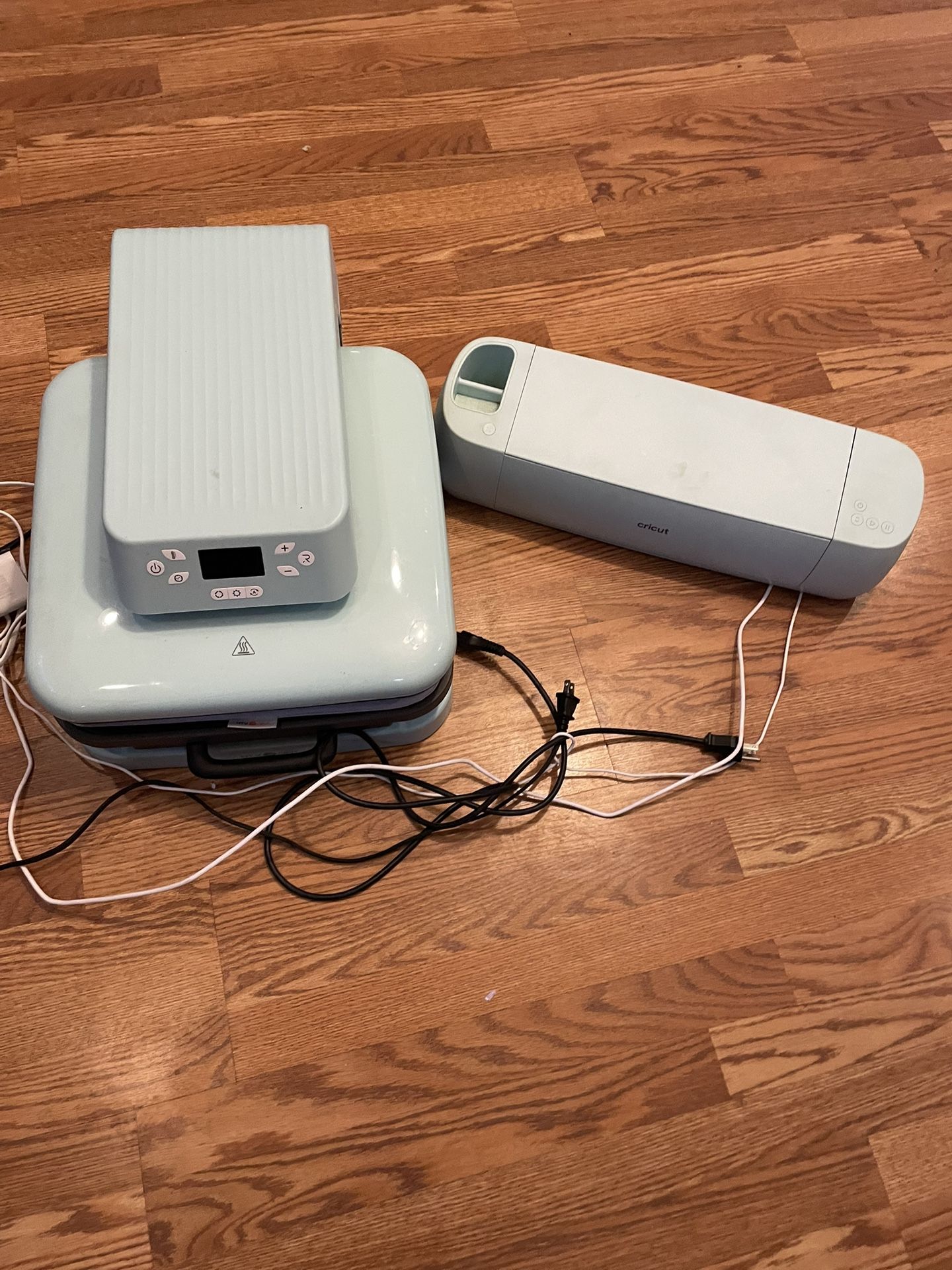 heat press and cricut design machine