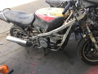 1984 Yamaha fj1100 parting or project bike . Message parts request thanks