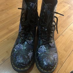 Dr Martens Boots for Women 