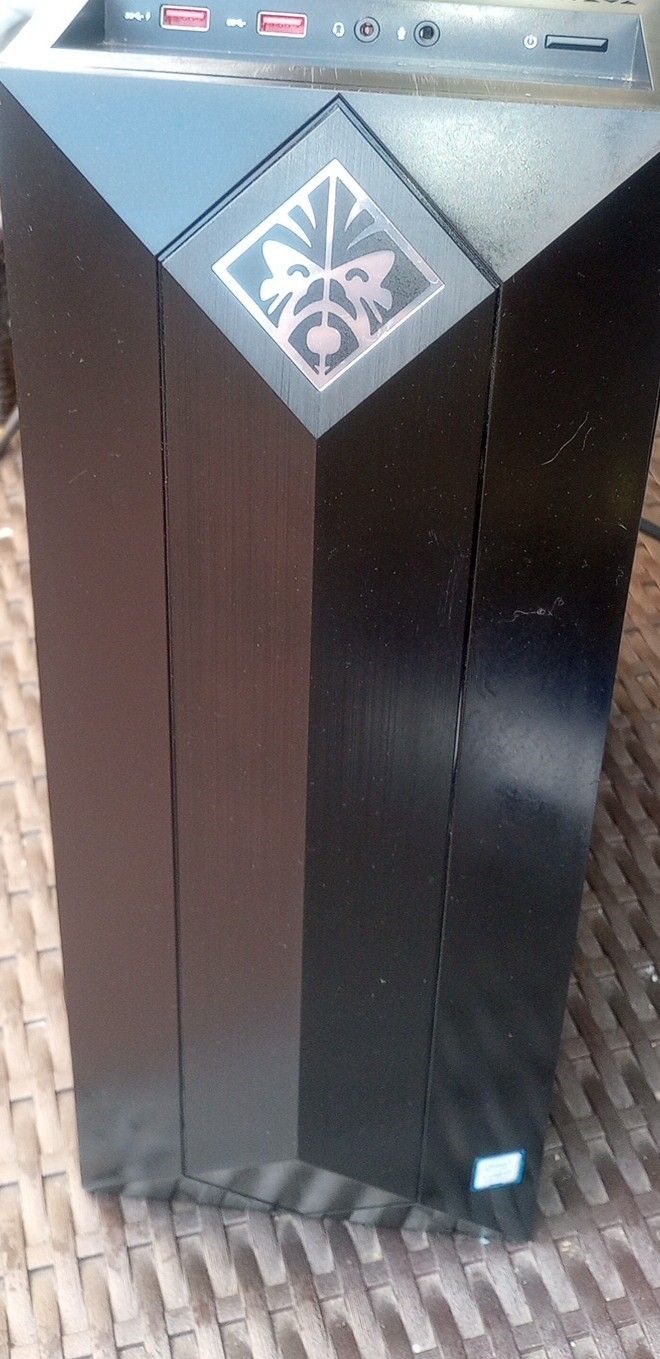 GAMING HP OMEN OBELISK COMPUTER PC IN LIKE NEW CONDITION