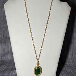 Green pendant necklace