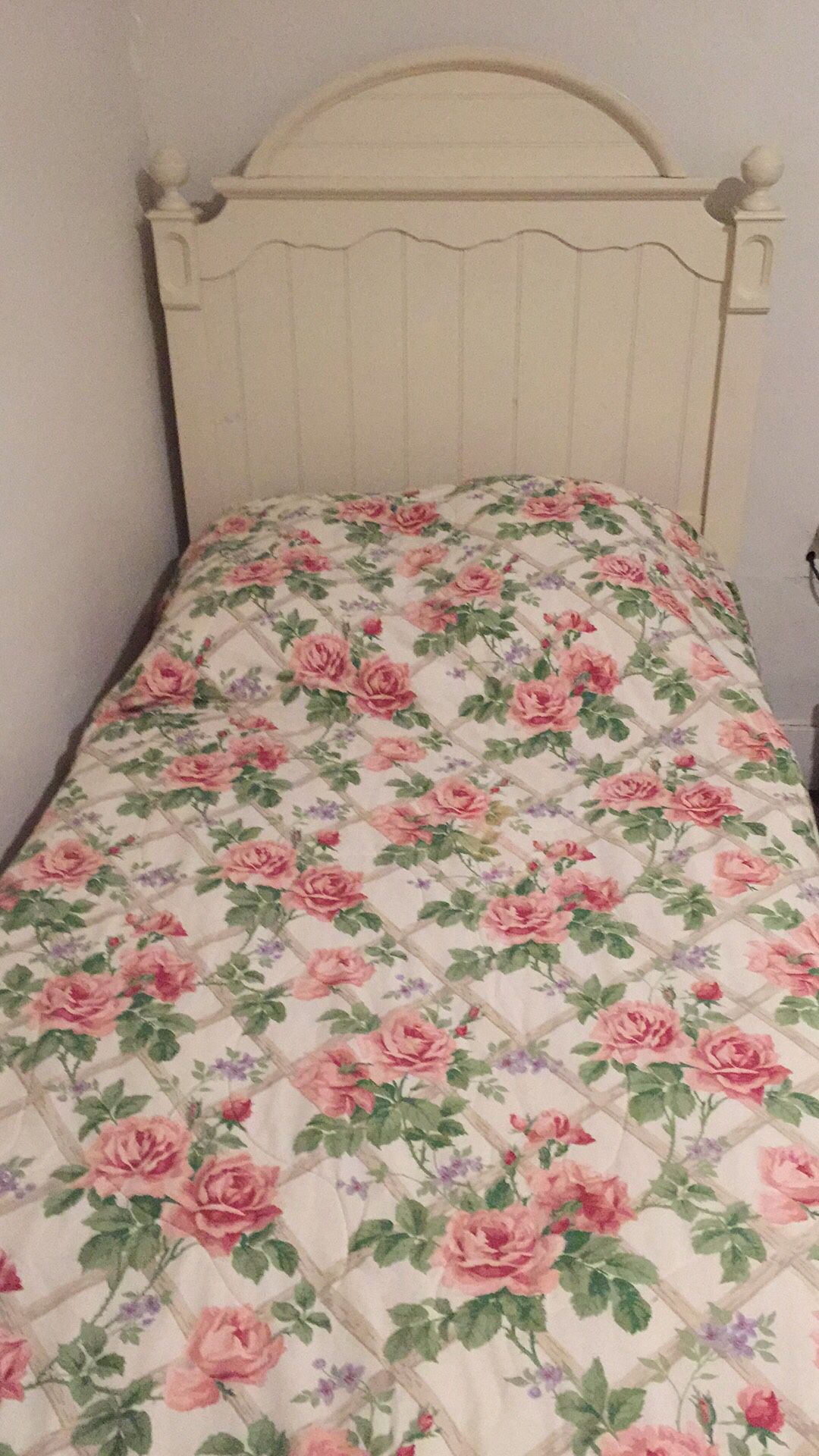 Adorable Twin Bed. $150 or best offer!!