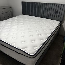 BRAND NEW! King Pillow Top Mattress 