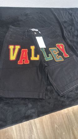 Valley short size 32