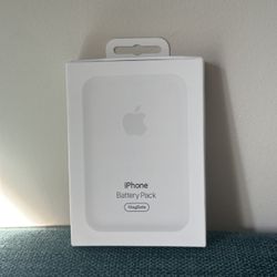 iPhone Battery Pack ONLY 26$ Retail $50 BRAND NEW 