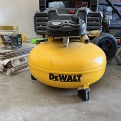 DEWALT Pancake Air Compressor, 6 Gallon, 165 PSI (DWFP55126)