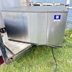 Manitou Ice Maker 305lbs a day 
