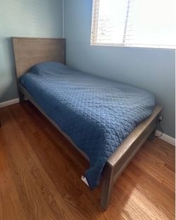 Twin size bed