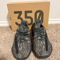 Grey “Dark Salt” Yeezy’s Size 11