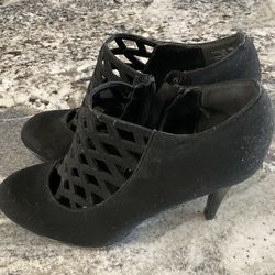 Ladies Dress Shoes ( Size 8 ) 