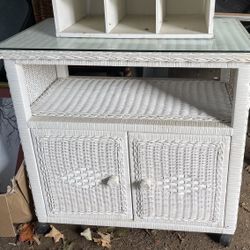 White Wicker Tv/microwave Stand. Really Nice Condition! 