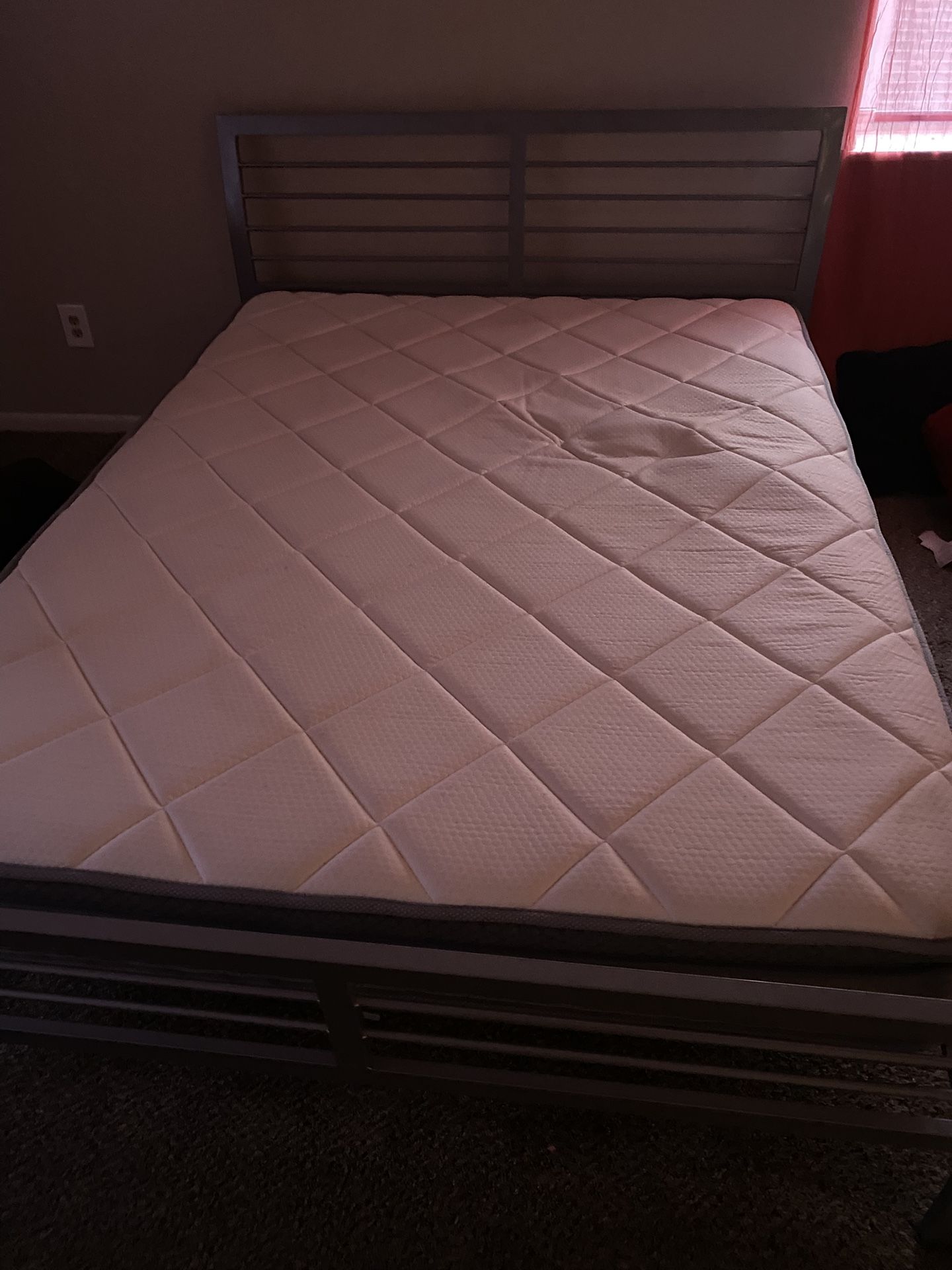 Queen Size Mental Frame And Mattress 
