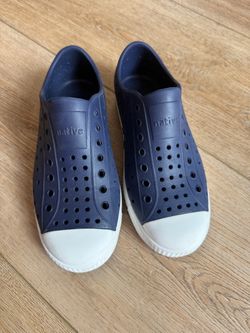 Native shoes size J2