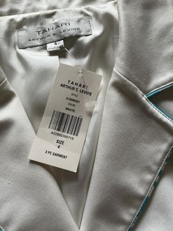 It’s A Beautiful Three Pieces Suit For Women’s In Size 4 The Color Is White And Blue Made ByTAHARI
