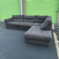Beautiful Grey Tufted Sectional (Delivery Available)