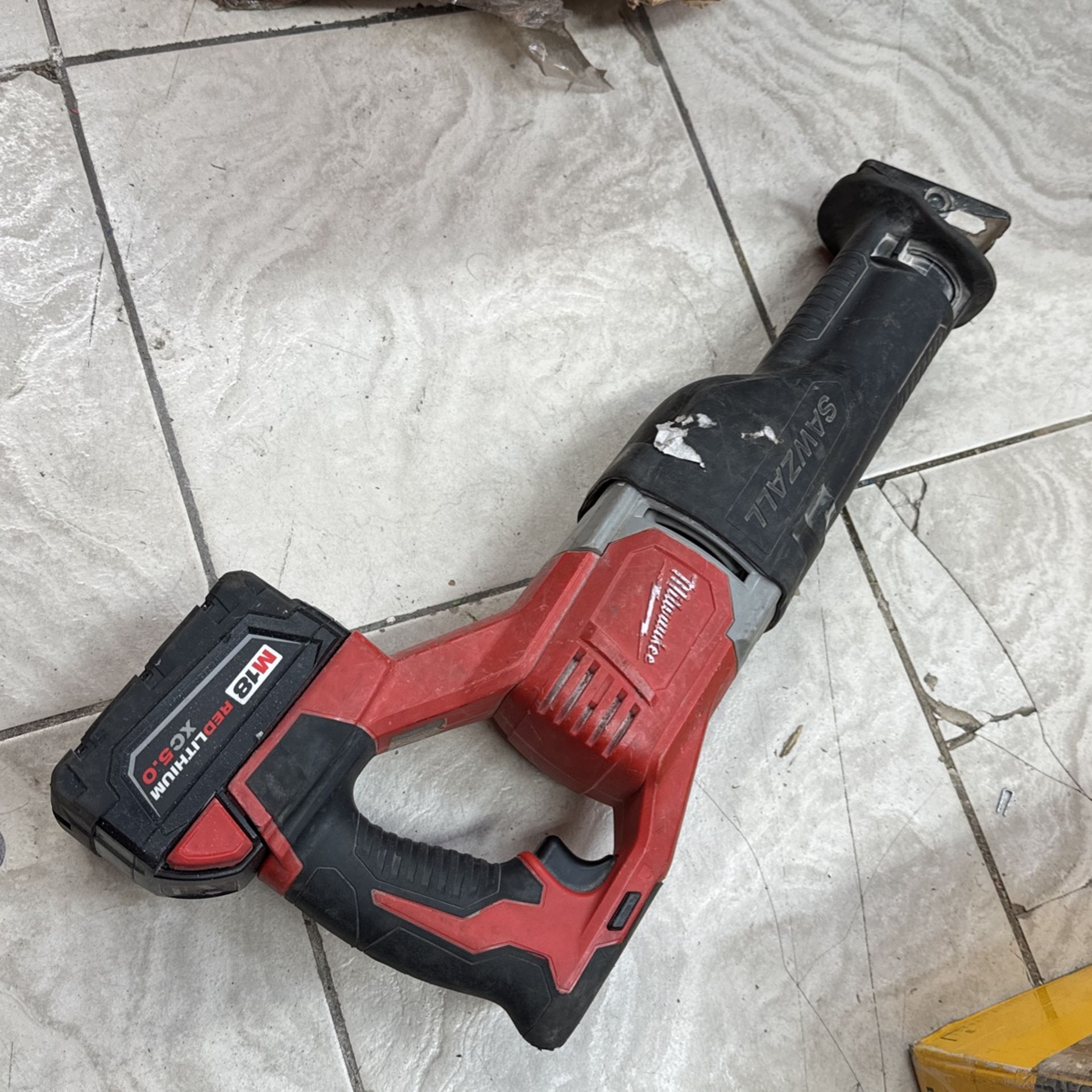 Milwaukee M18 Reciprocating Saw With Battery 