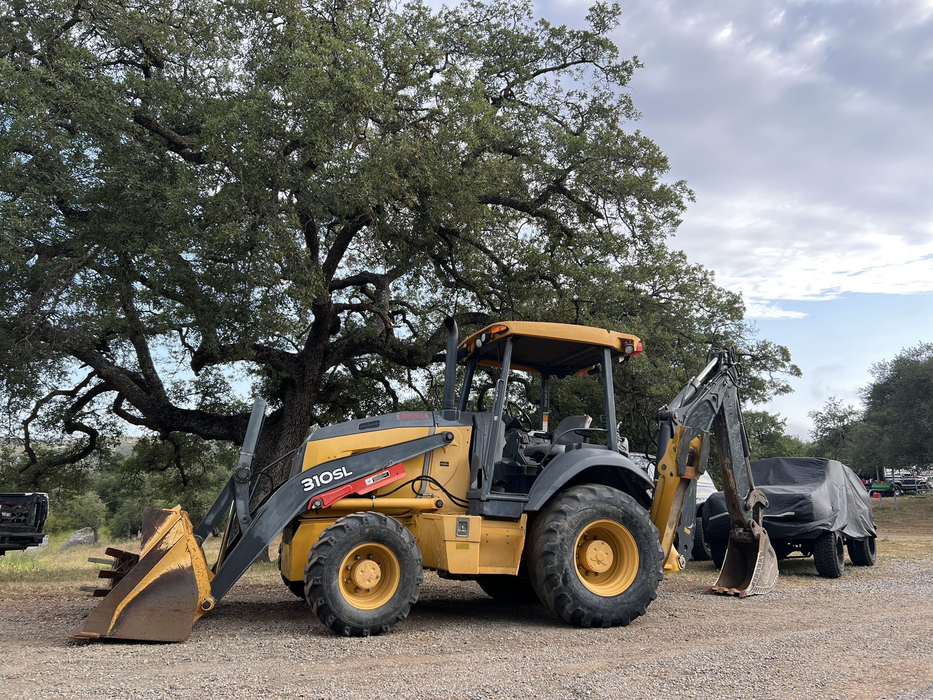 John Deere 4X4 Backhoe (w/Extendable Dipper)