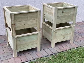 🐝 🌺 Outdoor Square Planter Box w/LEGS 💯% Wood (20.5”Wx19 1/4”L x15.5”H) Great for Flowers, Herbs.