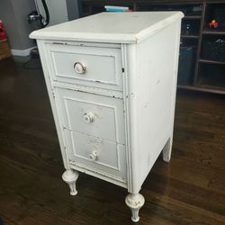 Vintage White Distressed 3-Drawer Nightstand