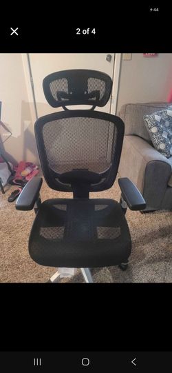 Mesh office chair with removable head rest