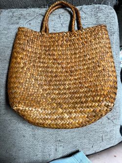 Natural straw tote