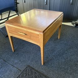 Mid Century Modern End/side Table