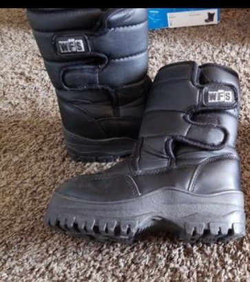 Kids snow boots size 13