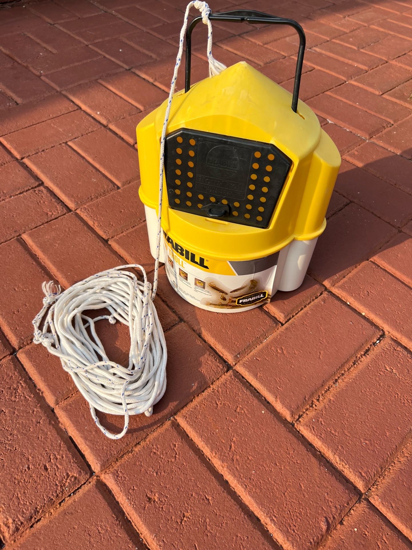 Live bait bucket