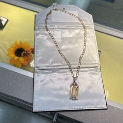 Necklace With Pendant 