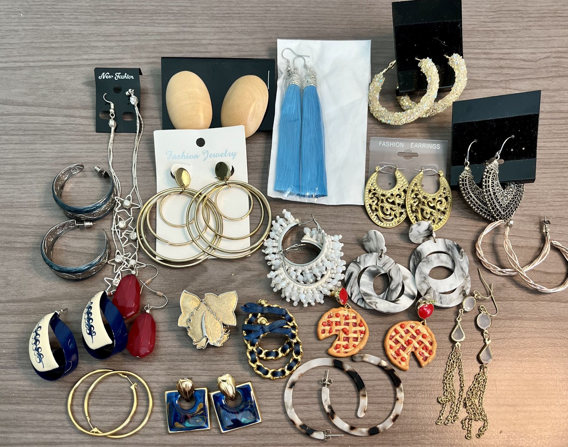 Vintage earring lot.