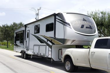2022 Alliance Paradigm 390MP Fifth Wheel | King Bed | Office | Bunk Room 42' Luxury Fifth Wheel