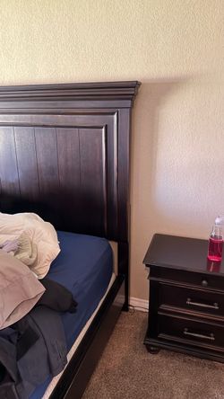 Dark Wood California King  Bedroom Set