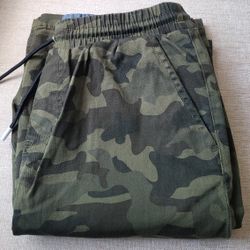 Boys Levi Camo Shorts Size 14/16