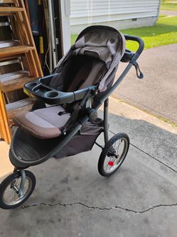 Graco 3-Wheel Jogging Stroller