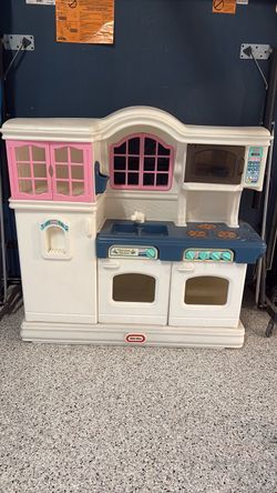 Kids Kitchen with play foods & dishes