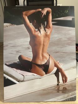 Brand New Canvas Print - Kendall Jenner 40x30 Inches