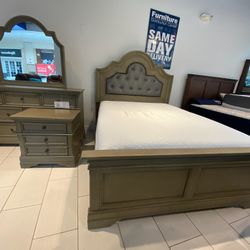 BEDROOM SETS IN QUEEN OR KING!!!JUST $1 GETS IT DELIVERED TONIGHT!!! 101 DAYS TO PAY WITH NO INTEREST!!!