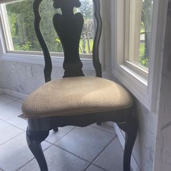 Free/GRATIS Table And Chairs