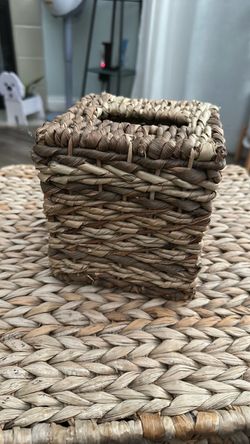 Woven Seagrass Tissue Box Cover