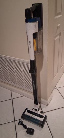 Shark UZ565H Pro Cordless Vacuum w/ Clean Sense IQ & MultiFLEX Technology, PowerFins Plus Brushroll, Duster Crevice Tool & Anti-Allergen Dusting Brush
