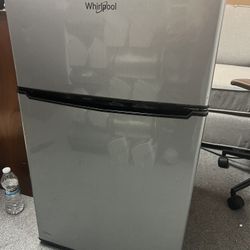 Whirlpool Mini refrigerator