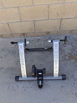 Indoor bicycle trainer