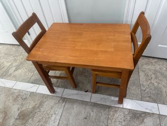 Kid table and chairs