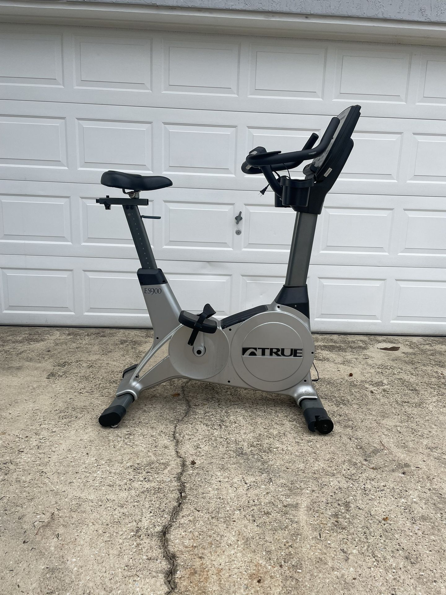 True Es900 Stationary Bike