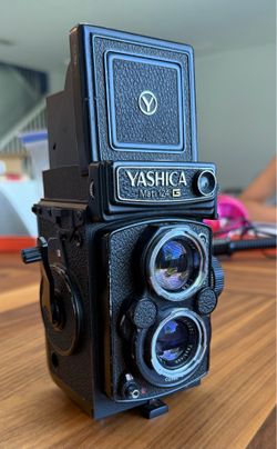 Yashica Mat-124G