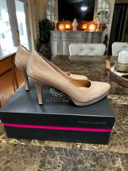 Size 8, beige shiny pumps 3.5”