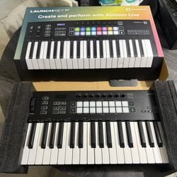 Novation 37 Launchkey MK3 With Original Box .